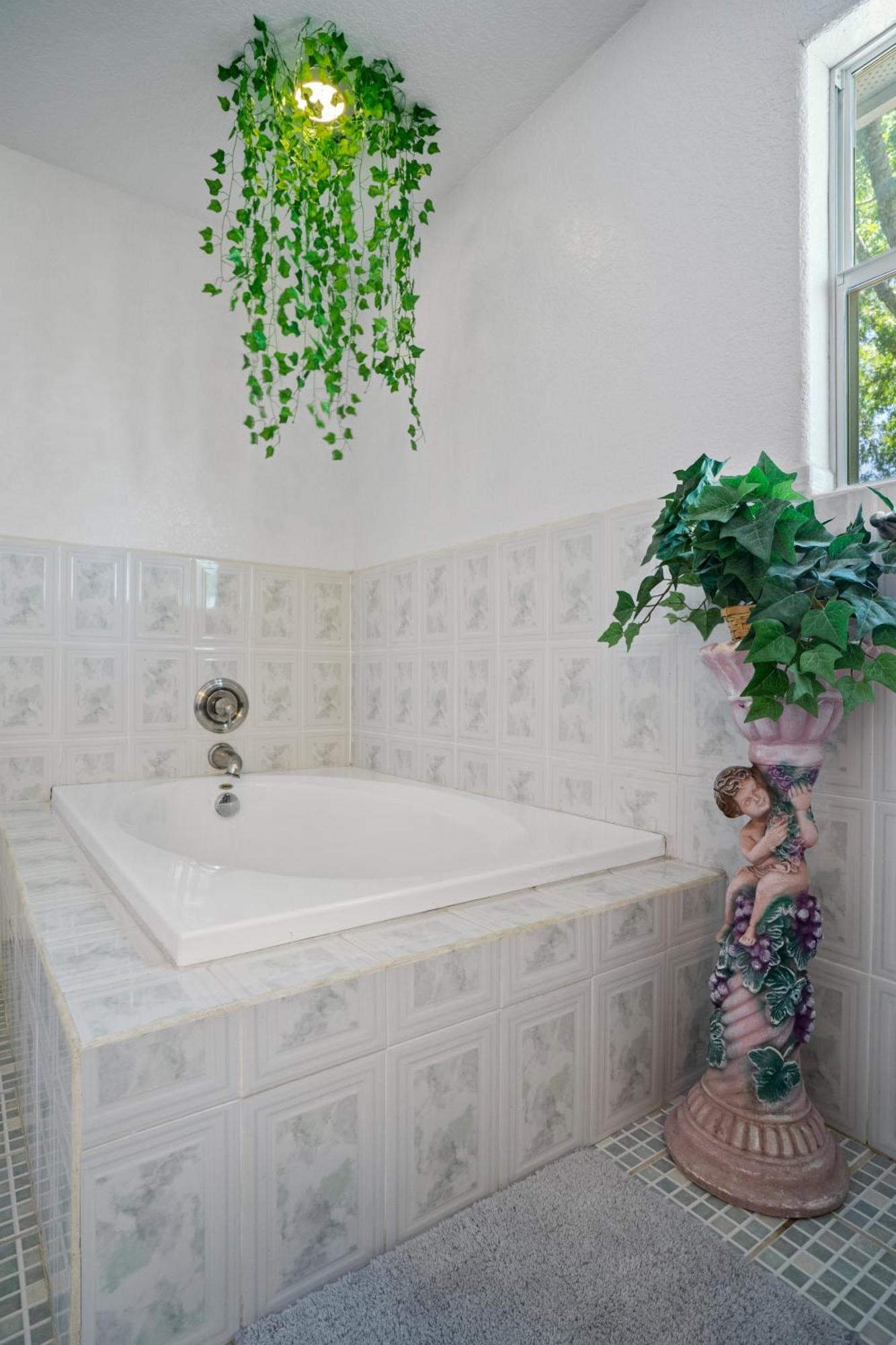 Villa Bamboo Oasis-Relaxing Hot Tub-Family Time San Antonio Esterno foto